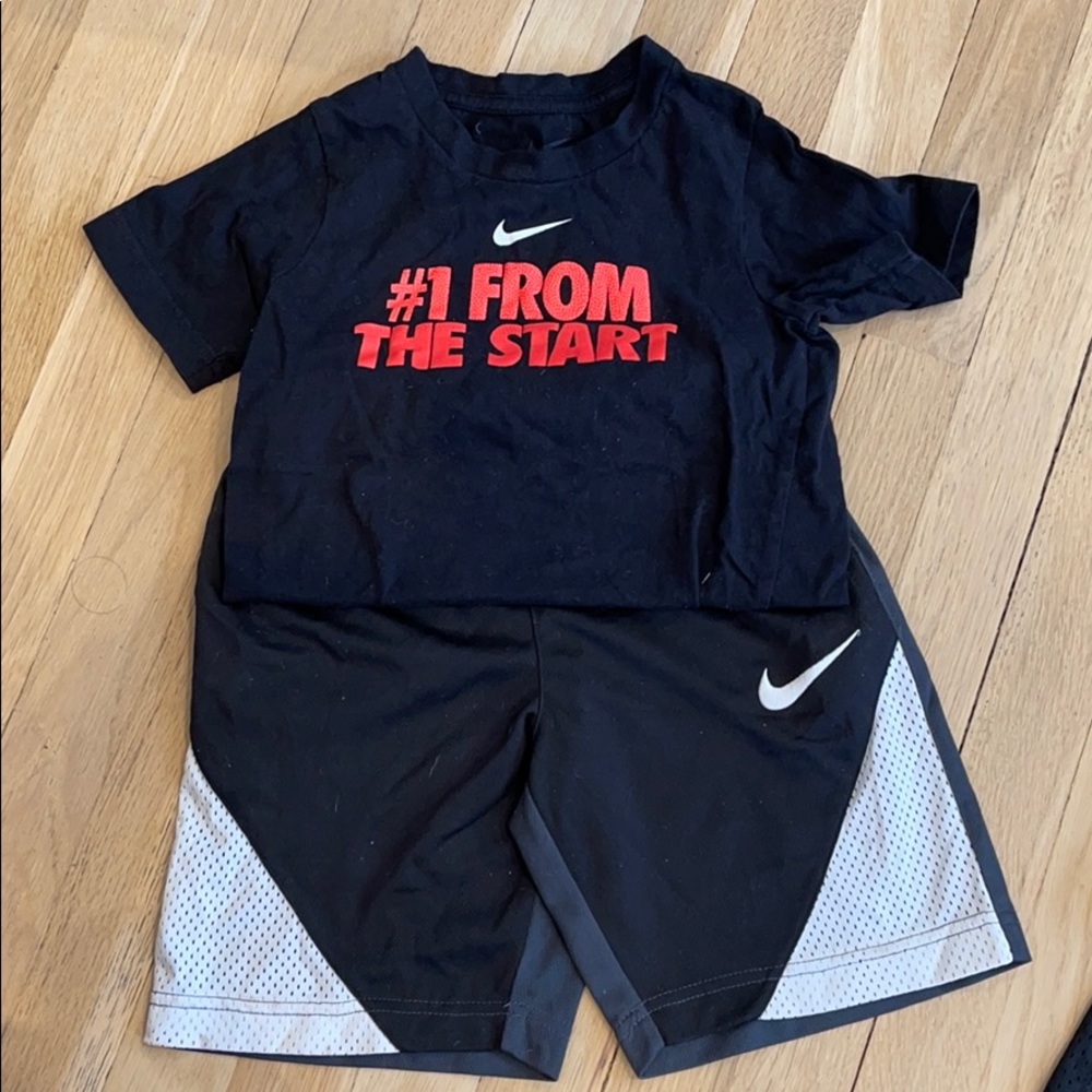 NIKE Boys sports/lounge/exercise outfit
